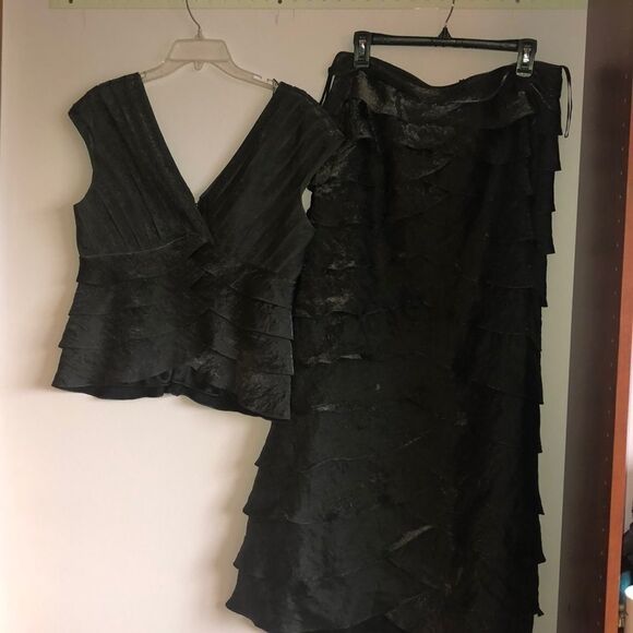 Adrianna Papell Dresses & Skirts - ADRIANNA Papell gown